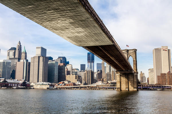 USA, New York City, Lower Manhattan & Brooklyn Bridge