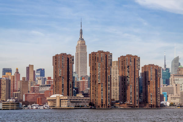 Manhattan, view of the Empire State Building and Midtown Manhattan across the Hudson River, New York, United States of America