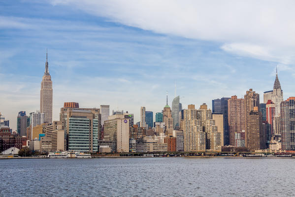 Manhattan, view of the Empire State Building and Midtown Manhattan across the Hudson River, New York, United States of America