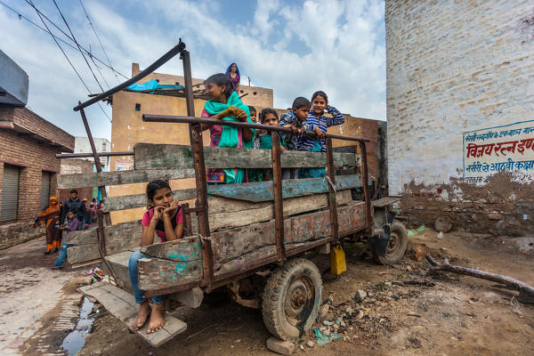 Asia, India, Uttar Pradesh, Nandgaon, Children through the alleys
