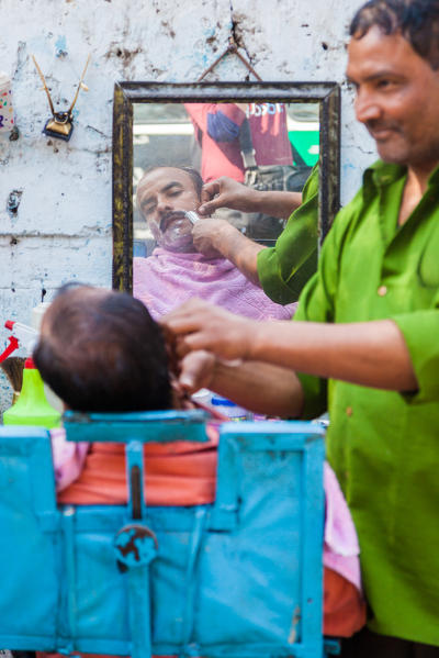 India, Delhi, barber shop in the street