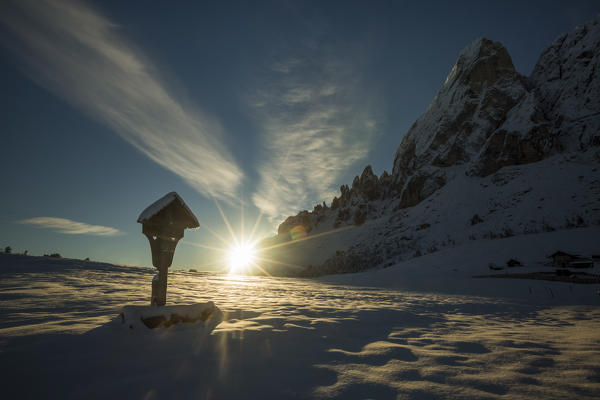 Wooden latin cross and Odle Dolomites peaks covered in snow. Passo delle Erbe, Bolzano, Trentino Alto Adige - Sudtirol, Italy, Europe.