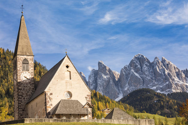 The church of the village with Odle Dolomites peaks on the background. Santa Maddalena, Funes, Bolzano, Trentino Alto Adige - Sudtirol, Italy, Europe.