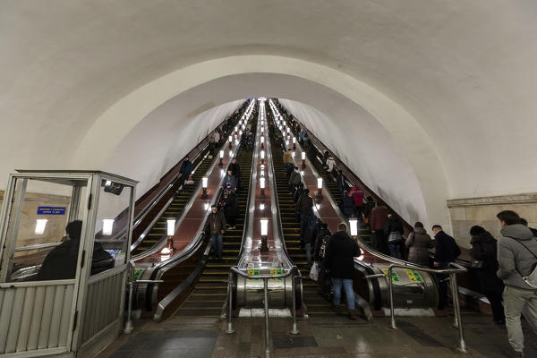 Russia, Moscow, Komsomolskaya Metro. People on the escalators.