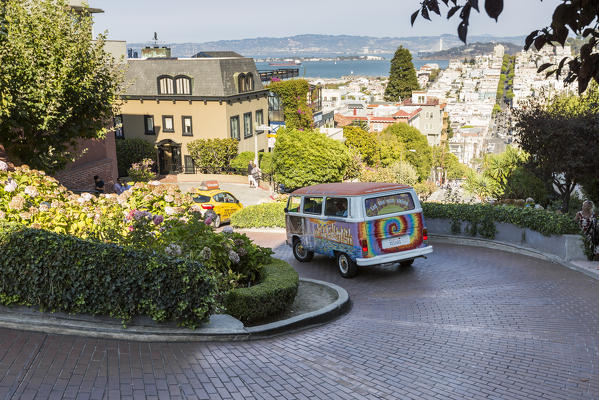 A colourful minibus descends Lombard Street. San Francisco, Marin County, California, USA.