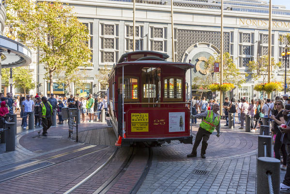 Cable car turning at the end of the line. San Francisco, Marin County, California, USA.