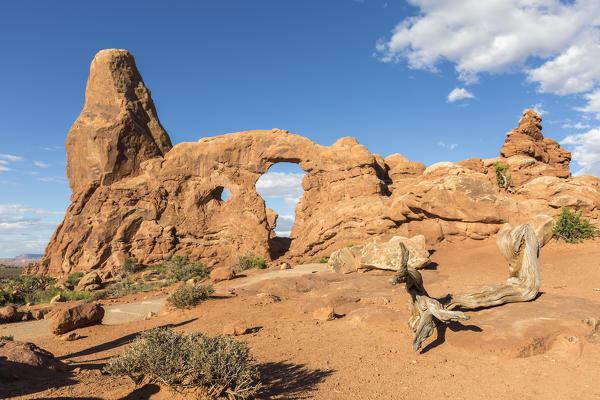 Turret Arch, Arches National Park, Moab, Grand County, Utah, USA.