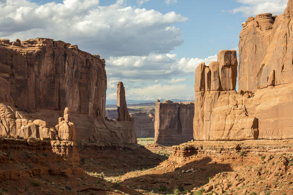 Park Avenure, Arches National Park, Moab, Grand County, Utah, USA.