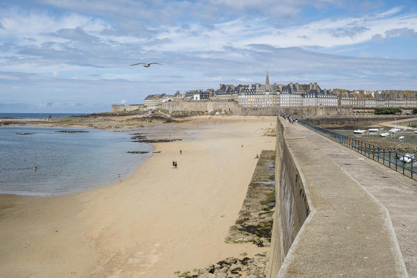 The town seen from the pier with low tide. Saint-Malo, Ille-et-Vilaine, Brittany, France.