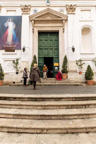 Faithful are entering inside the Church of the Holy Spirit in the Saxon District
Europe, Italy, Lazio, Province of Rome, Rome