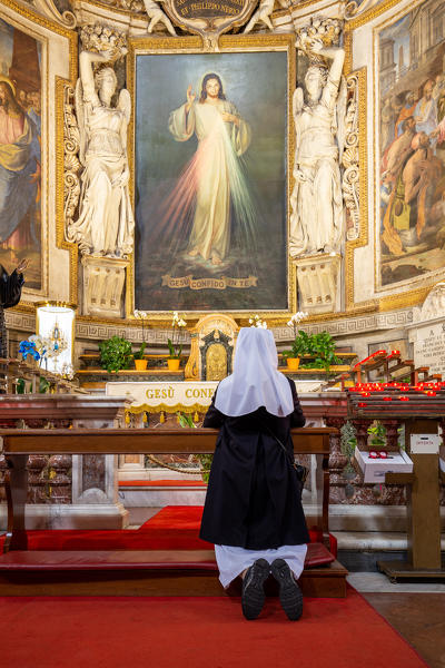 A nun prays inside the Church of the Holy Spirit in the Saxon District
Europe, Italy, Lazio, Province of Rome, Rome