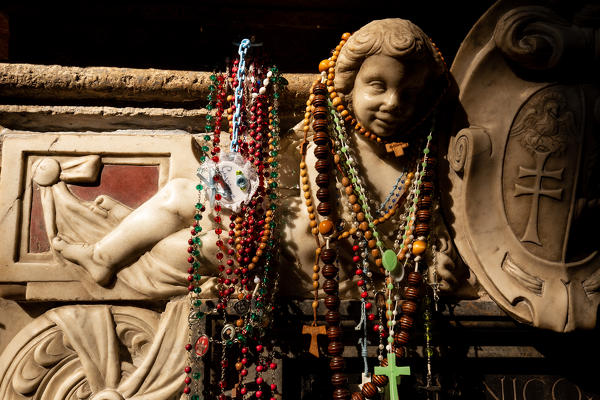 A detail of a cherub with hangin rosaries inside the Church of the Holy Spirit in the Saxon District
Europe, Italy, Lazio, Province of Rome, Rome