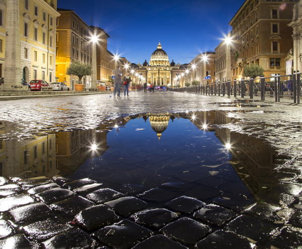 Europe, Italy, Lazio, Rome. Dome of St. Peter's basilica