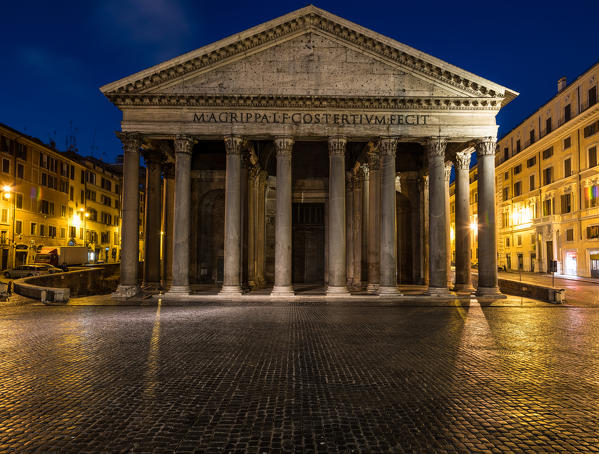 Italy, Lazio, Rome. Dawn at Pantheon