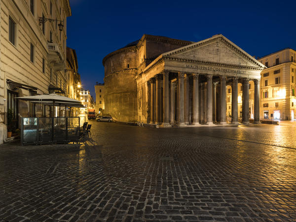 Italy, Lazio, Rome. Dawn at Pantheon