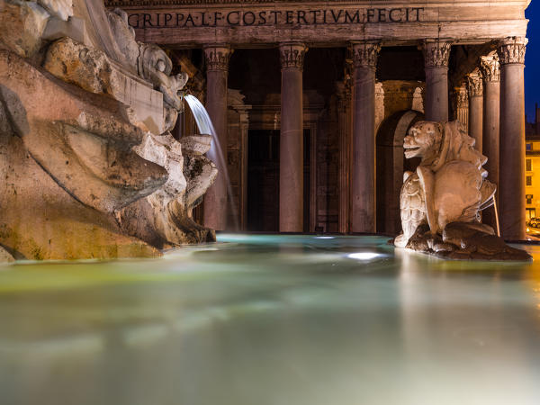 Italy, Lazio, Rome. Piazza della Rotonda and Pantheon