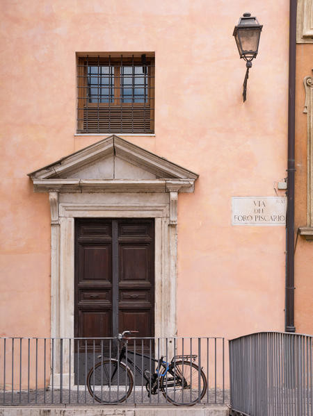 Typical alley of Rome
Italy, Lazio, Province of Rome, Rome.