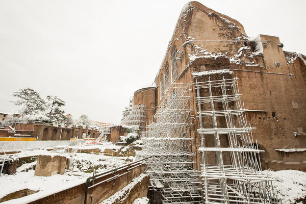 The Basilica of Maxentius covered by snow after the great snowfall of Rome in 2018
Europe, Italy, Lazio, Province of Rome, Rome