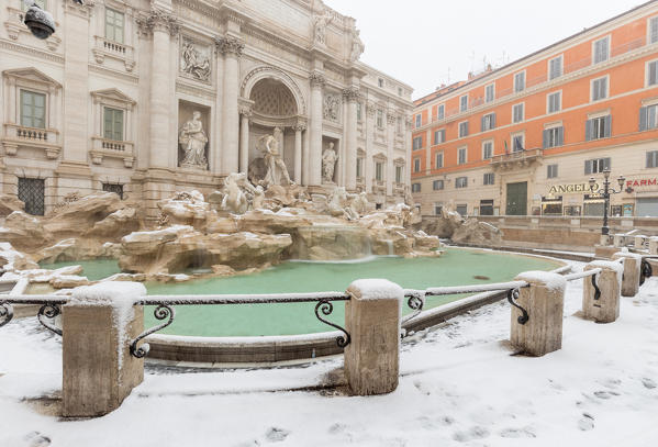 Trevi Fountain during the great snowfall of Rome in 2018
Europe, Italy, Lazio, Province of Rome, Rome
