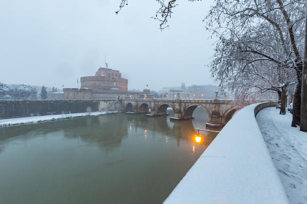 Castel S. Angelo and Ponte S. Angelo during the great snowfall of Rome in 2018
Europe, Italy, Lazio, Province of Rome, Rome