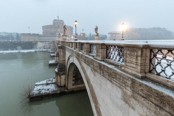 Castel S. Angelo and Ponte S. Angelo during the great snowfall of Rome in 2018
Europe, Italy, Lazio, Province of Rome, Rome
