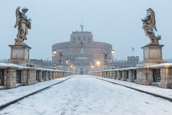 Castel S. Angelo and Ponte S. Angelo during the great snowfall of Rome in 2018
Europe, Italy, Lazio, Province of Rome, Rome