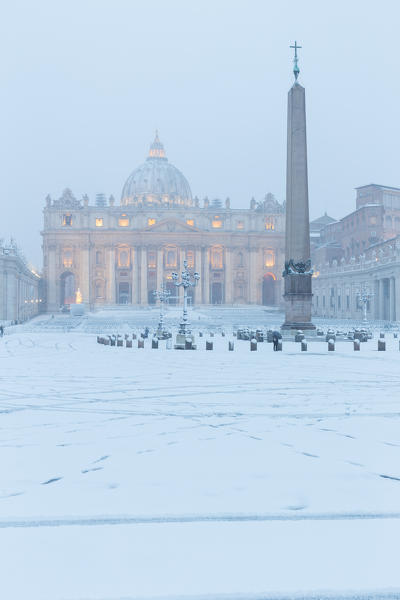St. Peter's Square and the Basilica during the great snowfall of Rome in 2018
Europe, Italy, Lazio, Province of Rome, Rome