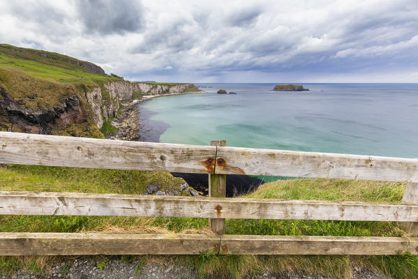 View of the trail towards the Carrick-a-Rede Rope Bridge. Northern Ireland, County Antrim, Ballycastle, Ballintoy, United Kingdom.
