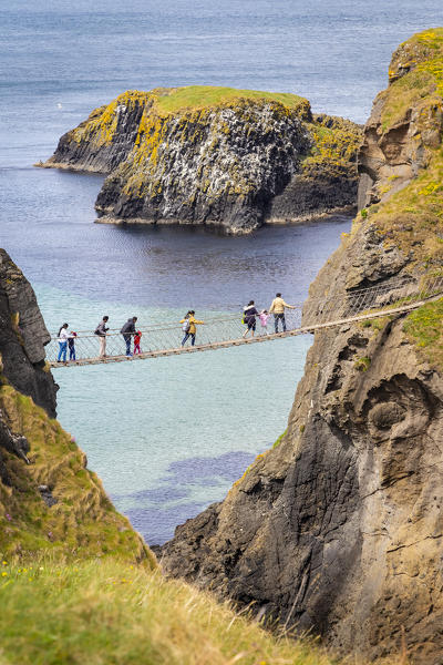 View of the Carrick-a-Rede Rope Bridge. Northern Ireland, County Antrim, Ballycastle, Ballintoy, United Kingdom.