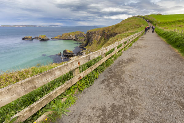 View of the trail towards the Carrick-a-Rede Rope Bridge. Northern Ireland, County Antrim, Ballycastle, Ballintoy, United Kingdom.