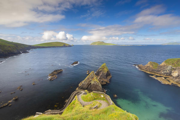 The stunning view of the Blasket islands from the Dunquin pier (Dún Chaoin). Dingle peninsula, County Kerry, Munster province, Ireland, Europe.