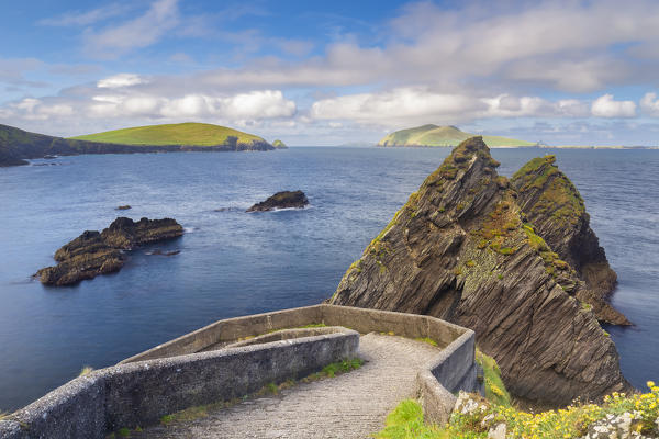 The stunning view of the Blasket islands from the Dunquin pier (Dún Chaoin). Dingle peninsula, County Kerry, Munster province, Ireland, Europe.
