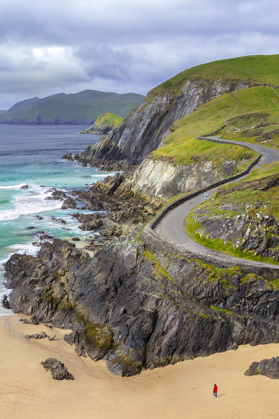 View of the Coumeenoole beach (Slea Head). Dingle peninsula, County Kerry, Munster province, Ireland, Europe.