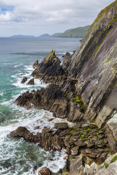 View of the Coumeenoole beach (Slea Head). Dingle peninsula, County Kerry, Munster province, Ireland, Europe.