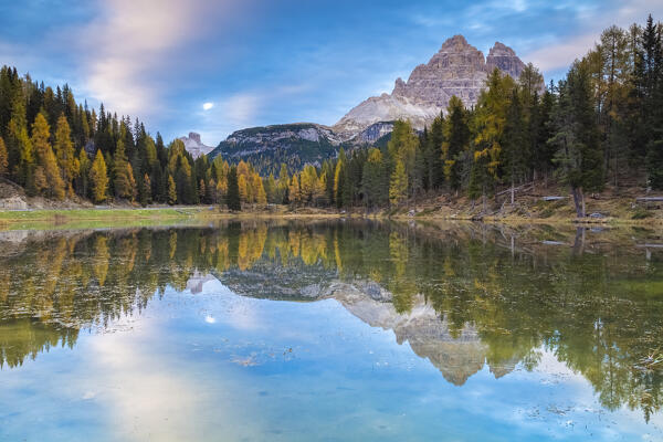 View of lake Antorno with Tre Cime di Lavaredo in the background. Misurina, Dolomites, province of Belluno, Veneto, Italy. 