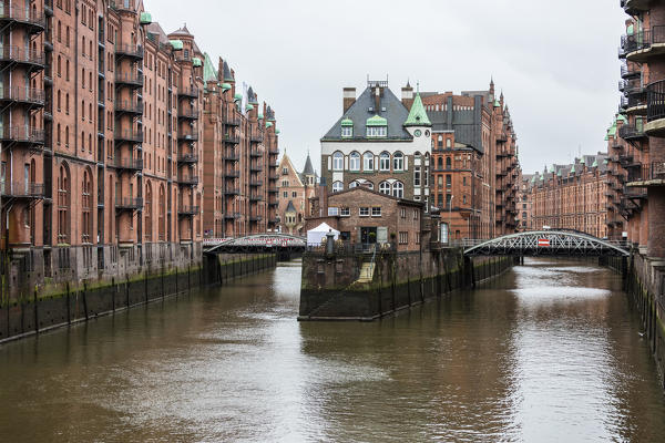 The picturesque water castle between bridges in the center of the canal Poggenmühlenbrücke Altstadt Hamburg Germany Europe