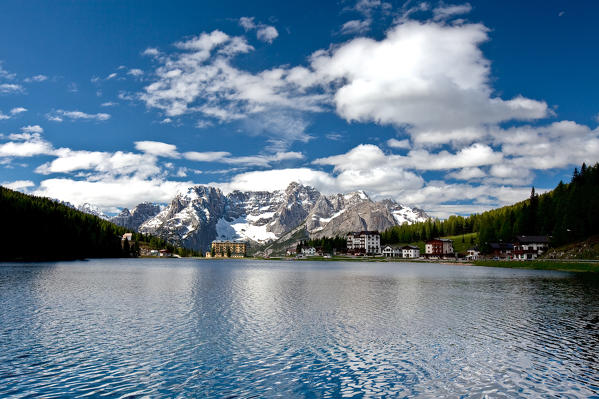 Lake Misurina and Sorapiss in the background, Dolomites, Auronzo di Cadore, province of Belluno, Veneto, Italy