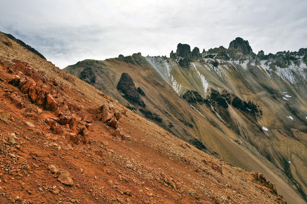 Reaching the last section of the Volcano Tunupa in a scree slope. From the outlook point at 5152m the view reaches as far as the Sajama volcano, the Payachatas and Acotango behind the Coipasa salft flat. Yet the biggest attraction is the overview of the whole 