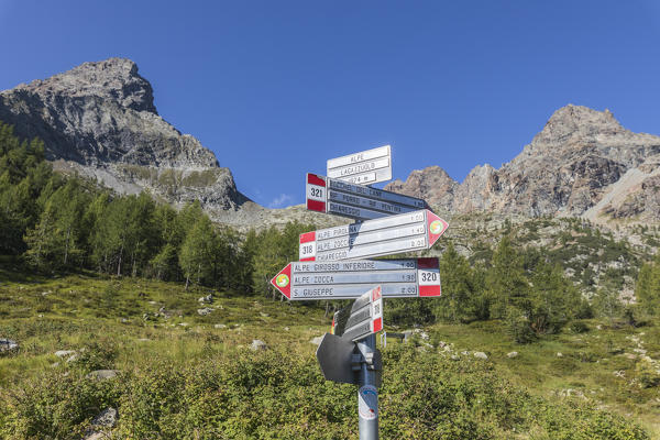 Signage of hiking trails, Lago Lagazzuolo, Chiesa In Valmalenco, Province of Sondrio, Valtellina, Lombardy, Italy