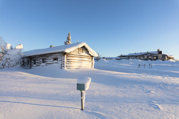 Wood hut and Lapland Hotel Pallas, Pallastunturi, Pallas-Yllastunturi National Park, Muonio, Lapland, Finland