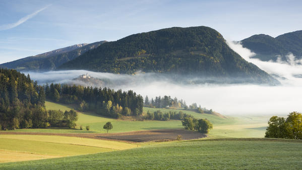 an autumnal view of the southern Wipptal with Sprechenstein Castle (Castel Pietra) in the background; Bolzano province, South Tyrol, Trentino Alto Adige, Italy, Europe