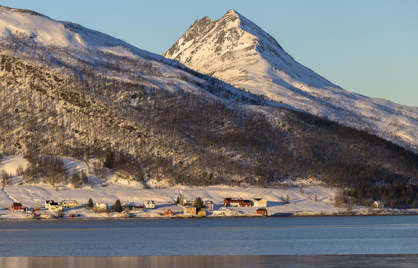 View of Gainslatta, small village overlooking Stonesbotn. Gainslatta, Stonesbotn, Senja, Norway, Europe.