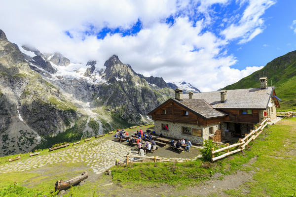 Rifugio Bonatti(Bonatti hut). Bonatti Hut, Ferret Valley, Courmayeur,  Aosta Valley, Italy, Europe
