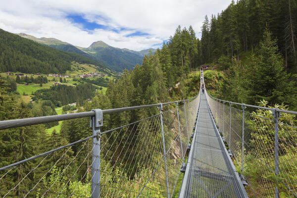 People cross the tibetan bridge (Ponte Sospeso Ragaiolo), Rabbi valley (val di Rabbi), Trento province, Trentino-Alto Adige, Italy, Europe