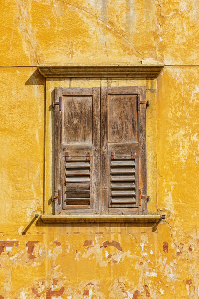 A detail of a old home, Pellizzano village, Sole valley (val di Sole), Trento province, Trentino-Alto Adige, Italy, Europe