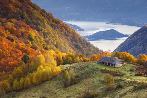 Autumn view of Lenno and lake Como from Piano delle Alpi. Cerano d'Intelvi, Intelvi valley (val d'Intelvi), lake Como, Como province, Lombardy, Italy, Europe