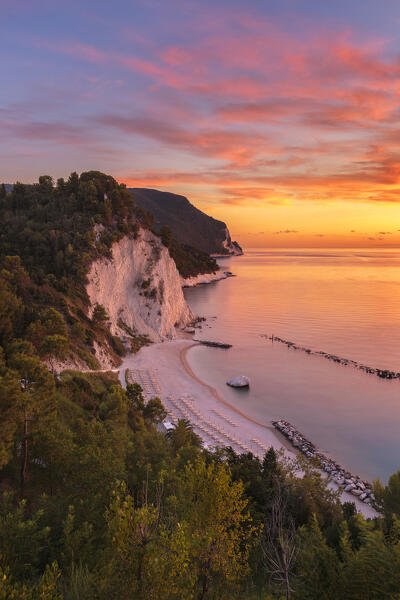 Sunrise on the Spiaggia del Frate beach, Adriatic sea, Numana, Riviera del Conero, Ancona province, Marche, Italy, Europe