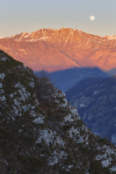 The full moon rises above Zucco Barbisino mount, Zucco Orscellera mount and Zuccone Campelli mount at sunset.
Bergamasque prealps, Valsassina, Lecco province, Lombardy, Italy, Europe