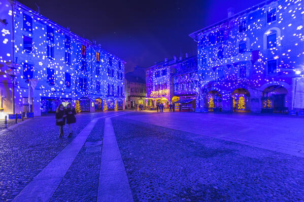 Piazza San Fedele square illuminated by night in the Christmas time, Città dei Balocchi, Como city, Lombardy, Italy, Europe