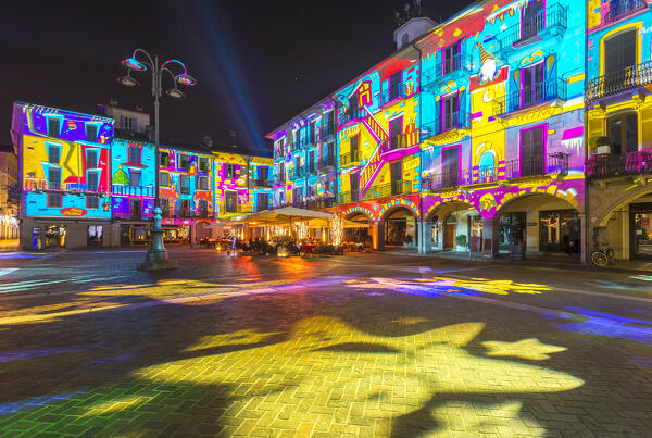 Piazza del Duomo square illuminated by night in the Christmas time, Città dei Balocchi, Como city, Lombardy, Italy, Europe